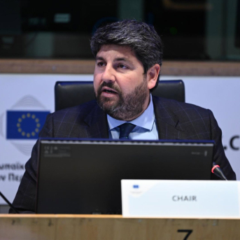 El presidente de la Comunidad, Fernando López Miras, durante su intervención en la reunión del Grupo de Trabajo sobre Defensa del Comité Europeo de las Regiones celebrada hoy en Bruselas CARM
