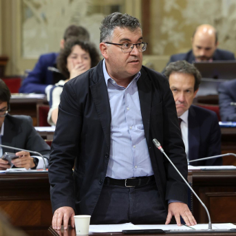 Simonet critica que el Gobierno ignore la insularidad ante el impacto de la guerra en Oriente Medio