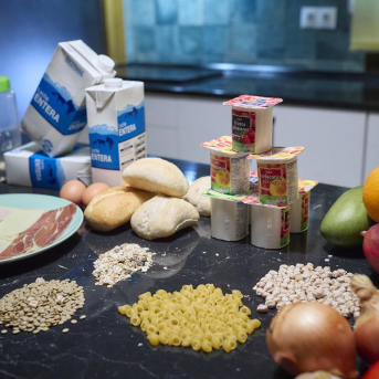 Varios productos de la cesta de la compra Jesús Hellín - Europa Press