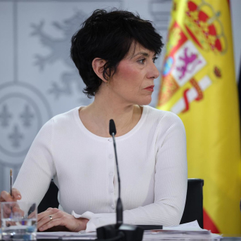 (I-D) La ministra de Inclusión, Seguridad Social y Migraciones, Elma Saiz.  Alejandro Martínez Vélez - Europa Press