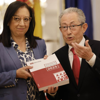 Luna acusa a Les Corts de querer silenciarle y alerta: No querer oír al Síndic es no oír a los ciudadanos