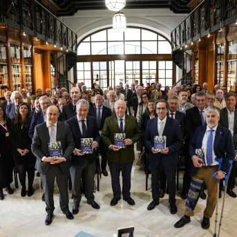 José Luis Villar presenta en el Parlamento un libro sobre la victoria del pueblo andaluz y su camino hacia la autonomía José Luis Villar presenta en el Parlamento un libro sobre la victoria del pueblo andaluz y su camino hacia la autonomía