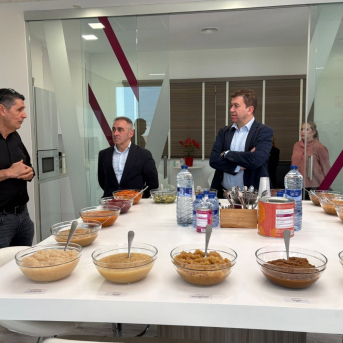 Agricultura moviliza 25 millones para modernizar la industria agroalimentaria valenciana