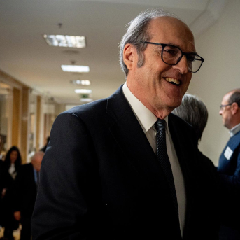 El Defensor del Pueblo seguirá examinando si la Generalitat catalana asegura el uso del castellano en las aulas