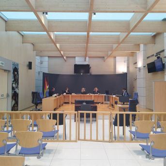 Primera sesión del juicio contra un profesor acusado de pedir favores de tipo sexual a menores a cambio de dinero o regalos. EUROPA PRESS