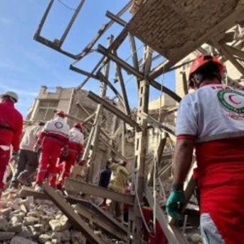 Equipos de rescate en Irán. MEDIA LUNA ROJA DE IRÁN
