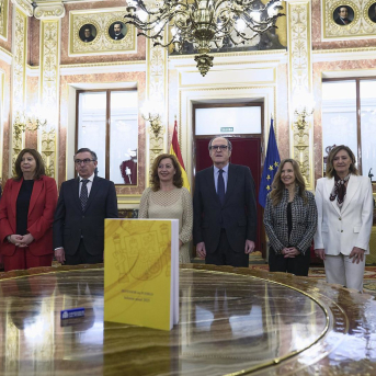 El defensor del pueblo, Ángel Gabilondo (4d), entrega el Informe anual 2025 de la institución a la presidenta del Congreso Francina Armengol (4i), en el Congreso, a 24 de marzo de 2026, en Madrid (España). Jesús Hellín - Europa Press El defensor del pueblo, Ángel Gabilondo (4d), entrega el Informe anual 2025 de la institución a la presidenta del Congreso Francina Armengol (4i), en el Congreso, a 24 de marzo de 2026, en Madrid (España). Jesús Hellín - Europa Press