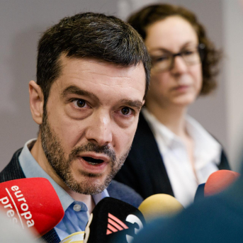 El ministro de Derechos Sociales, Consumo y Agenda 2030, Pablo Bustinduy, ofrece una rueda de prensa, en la sede del Ministerio, a 23 de marzo de 2026, en Madrid (España).  Carlos Luján - Europa Press