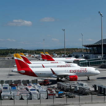 Varios aviones de Iberia en la terminal 4 del Aeropuerto de Madrid-Barajas Adolfo Suárez, en Madrid. Oscar J. Barroso / Europa Press