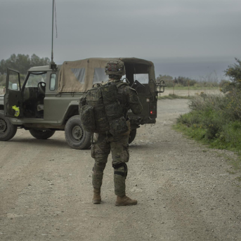 Un vehículo militar durante un ejercicio, a 21 de marzo de 2024, en Ceuta (España).  Antonio Sempere - Europa Press