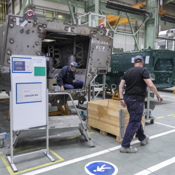 Operarios trabajando en una fábrica Jorge Peteiro - Europa Press Operarios trabajando en una fábrica Jorge Peteiro - Europa Press