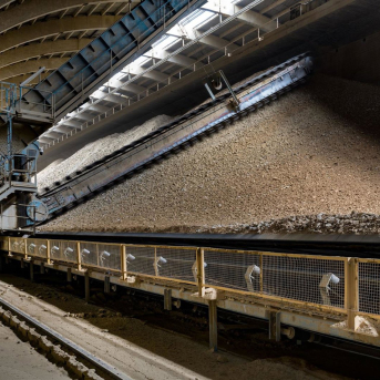 Un parque prehomo en una planta cementera OFIEMEN