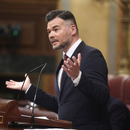 Rufián tacha a Feijóo de hacer el ridículo por no plantar cara ante el “asesino Netanyahu” y “pedófilo Trump”