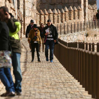 Turismo en Ávila. Turistas en Ávila. Turistas en la Muralla de Ávila. Turismo en Castilla y León. AYUNTAMIENTO DE ÁVILA Turismo en Ávila. Turistas en Ávila. Turistas en la Muralla de Ávila. Turismo en Castilla y León. AYUNTAMIENTO DE ÁVILA