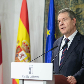 El presidente autonómico, Emiliano García-Page, presenta la Plataforma de Empleo de Castilla-La Mancha. En el Palacio de Fuensalida, sede de la Presidencia regional. PIEDAD LÓPEZ / JCCM