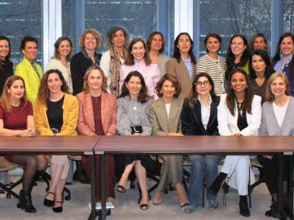 Miembros de la asociación Women in Banking. WOMEN IN BANKING