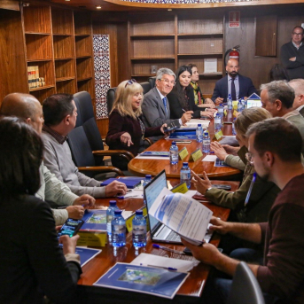 Casi 300 ayuntamientos de Castilla-La Mancha recibirán 12,2 millones para contratar a más de 2.000 trabajadores agrarios