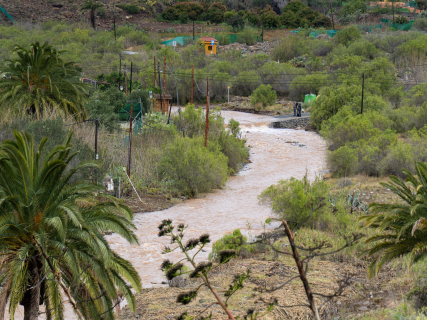 Carretera cortada a la altura del Barranco de Fataga durante el paso de la borrasca Therese | Europa Press