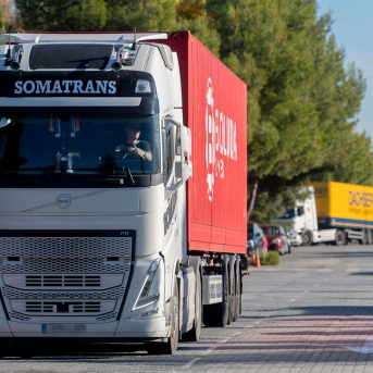 Un camión circula por una carretera, a 12 de noviembre de 2021, en Madrid (España). Alberto Ortega - Europa Press Un camión circula por una carretera, a 12 de noviembre de 2021, en Madrid (España). Alberto Ortega - Europa Press