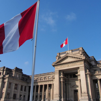 Bandera de Perú frente al Palacio de la Justicia Europa Press/Contacto/Carlos Garcia Granthon Bandera de Perú frente al Palacio de la Justicia Europa Press/Contacto/Carlos Garcia Granthon