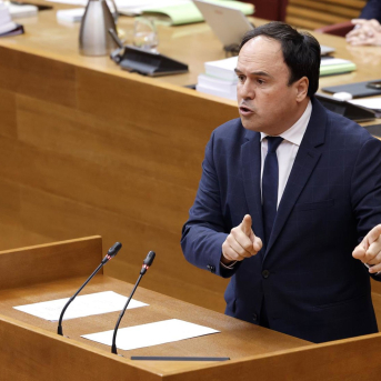 Llorca acusa a Compromís de usar a su pareja para ocultar su gestión: “Los valencianos no se chupan el dedo”