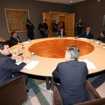 Carlos Martínez ve a Mañueco aislado y nervioso y volcado en el pacto PP-Vox en Madrid