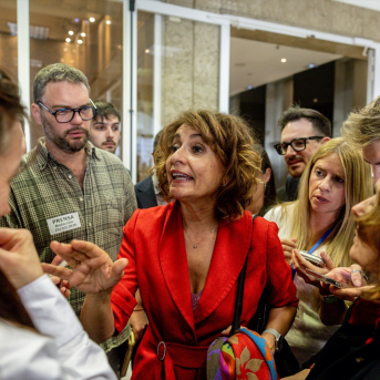 La vicepresidenta primera y ministra de Hacienda, María Jesús Montero (c), atiende a los medios de comunicación a su salida de una sesión de control al Gobierno, en el Congreso | Ricardo Rubio / Europa Press La vicepresidenta primera y ministra de Hacienda, María Jesús Montero (c), atiende a los medios de comunicación a su salida de una sesión de control al Gobierno, en el Congreso | Ricardo Rubio / Europa Press