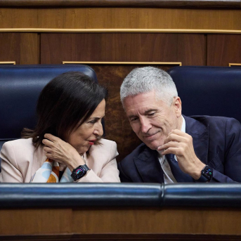 Podemos critica que Sánchez mantenga a Robles y Marlaska en el Gobierno pese a considerarlos claramente de derechas