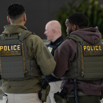 Agentes del ICE en el aeropuerto de LaGuardia, en Nueva York (EEUU) Europa Press/Contacto/Stephanie Augello Agentes del ICE en el aeropuerto de LaGuardia, en Nueva York (EEUU) Europa Press/Contacto/Stephanie Augello