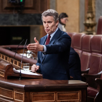 El presidente del Partido Popular, Alberto Núñez Feijóo, interviene durante una sesión de control al Gobierno, en el Congreso, a 25 de marzo de 2026, en Madrid (España).  César Vallejo Rodríguez - Europa Press