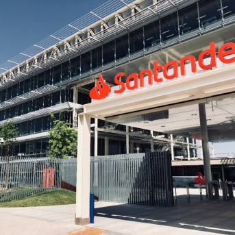 Imagen de archivo de una sede del banco Santander. SANTANDER