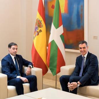 El presidente del Gobierno, Pedro Sánchez (d), recibe al lehendakari, Imanol Pradales (i), en el Palacio de la Moncloa, a 27 de marzo de 2026, en Madrid Diego Radamés - Europa Press El presidente del Gobierno, Pedro Sánchez (d), recibe al lehendakari, Imanol Pradales (i), en el Palacio de la Moncloa, a 27 de marzo de 2026, en Madrid Diego Radamés - Europa Press