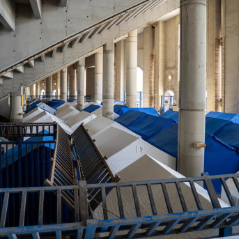 Tiendas de campaña en un nuevo centro para desplazados en la capital de Líbano, Beirut, en medio de los ataques por parte del Ejército de Israel FOUAD CHOUFANY/UNICEF