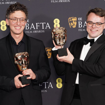 Los directores David Borenstein y Pavel Talankin en la gala de los premios Óscar Ian West/PA Wire/dpa
