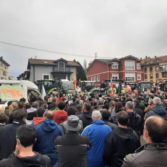 El sector lácteo cántabro saldrá a la calle en Meruelo el lunes contra la rebaja del precio de la leche en origen El sector lácteo cántabro saldrá a la calle en Meruelo el lunes contra la rebaja del precio de la leche en origen