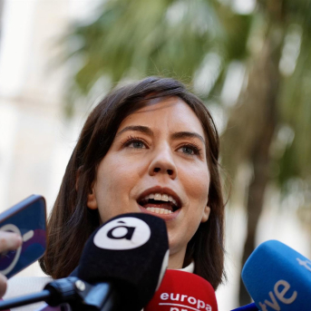 La ministra de Ciencia, Innovación y Universidades, Diana Morant, atiende a los medios de comunicación. Eduardo Manzana - Europa Press La ministra de Ciencia, Innovación y Universidades, Diana Morant, atiende a los medios de comunicación. Eduardo Manzana - Europa Press