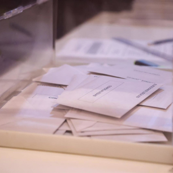 Papeletas dentro de la urna de votaciones, a 28 de mayo de 2023, en Sevilla, (Andalucía, España). Joaquin Corchero - Europa Press Papeletas dentro de la urna de votaciones, a 28 de mayo de 2023, en Sevilla, (Andalucía, España). Joaquin Corchero - Europa Press