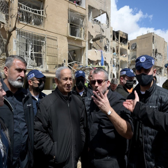 El primer ministro de Israel, Benjamin Netanyahu, visita el lugar del impacto de un ataque iraní en Arad (Israel) a 22 de marzo de 2026 OFICINA DEL PRIMER MINISTRO DE ISRAEL / AVI OHAYON El primer ministro de Israel, Benjamin Netanyahu, visita el lugar del impacto de un ataque iraní en Arad (Israel) a 22 de marzo de 2026 OFICINA DEL PRIMER MINISTRO DE ISRAEL / AVI OHAYON