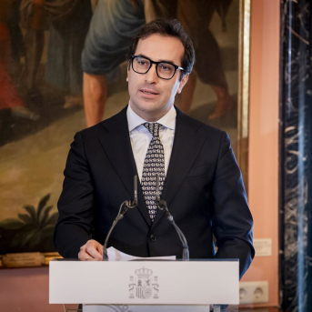 El vicepresidente primero y ministro de Economía, Comercio y Empresa, Carlos Cuerpo, durante el acto de traspaso de cartera, a 27 de marzo de 2026, en Madrid (España). A. Pérez Meca - Europa Press