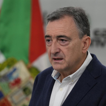 El presidente del EBB de EAJ-PNV, Aitor Esteban, comparece en el 50º aniversario de la muerte del dictador Francisco Franco, en Sabin Etxea, a 20 de noviembre de 2025, en Bilbao H.Bilbao - Europa Press