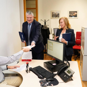 Economía, Presidencia, Fomento, Educación e Inclusión detallan mañana sus cuentas en el Parlamento cántabro Economía, Presidencia, Fomento, Educación e Inclusión detallan mañana sus cuentas en el Parlamento cántabro