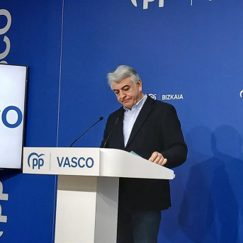 El presidente del PP vasco, Javier de Andrés, en una rueda de prensa en Bilbao. EUROPA PRESS