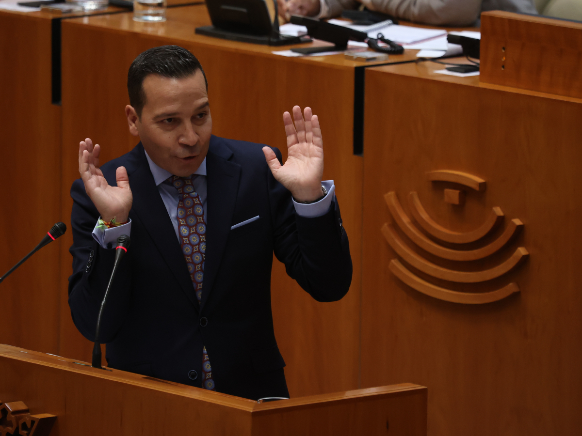 EuropaPress 7344689 lider vox extremadura oscar fernandez calle tercera sesion debate