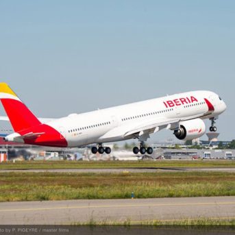 Un avión de Iberia despegando. Iberia