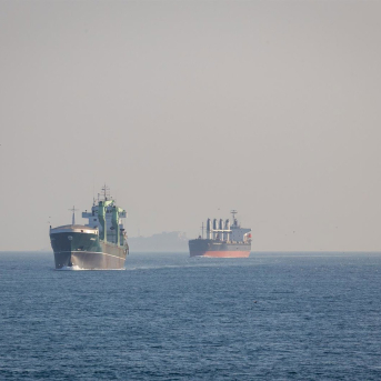 Imagen de archivo de un buque cisterna y un carguero Europa Press/Contacto/Tolga Ildun