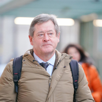 El consejero de Seguridad, Bingen Zupiria, a su llegada al Parlamento. Iñaki Berasaluce - Europa Press