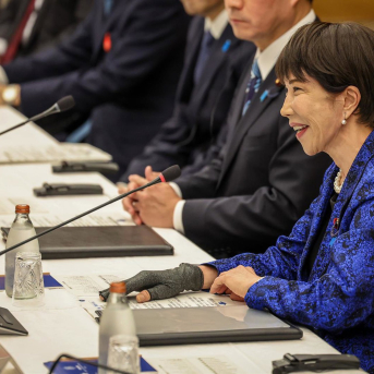 La primera ministra japonesa, Sanae Takaichi, durante una rueda de prensa en Tokio.  Europa Press/Contacto/POOL