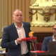 El PSIB utiliza un bingo en el Parlament para denunciar el sorteo de plazas turísticas del Consell de Mallorca