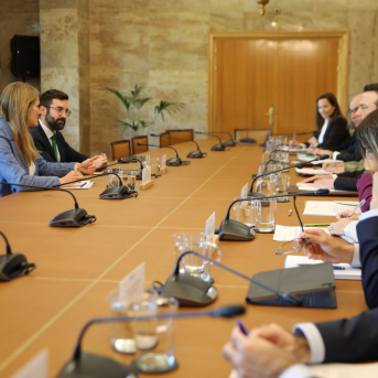 La vicepresidenta del Gobierno y ministra para la Transición Ecológica y el Reto Demográfico, Sara Aagesen, y el secretario de Estado de Energía, Joan Groizard, se han reunido esta martes con representantes de CORES y del sector gasista y petrolero MITECO La vicepresidenta del Gobierno y ministra para la Transición Ecológica y el Reto Demográfico, Sara Aagesen, y el secretario de Estado de Energía, Joan Groizard, se han reunido esta martes con representantes de CORES y del sector gasista y petrolero MITECO