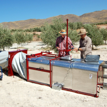 La UAL impulsa túneles de viento portátiles para combatir la erosión en suelos agrícolas